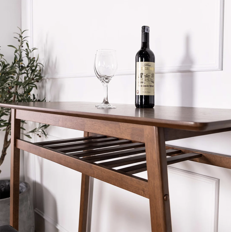morris-bar-table-closeup